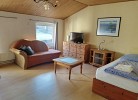 Wohnzimmer mit Extrabett